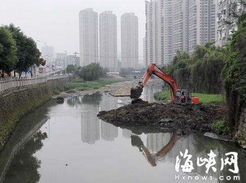 大型挖掘机已进场清淤